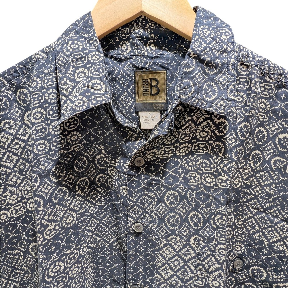 BRUNO B Men's Short Sleeve Button Down Shirt Size‎ M 100% Silk Geometric Print